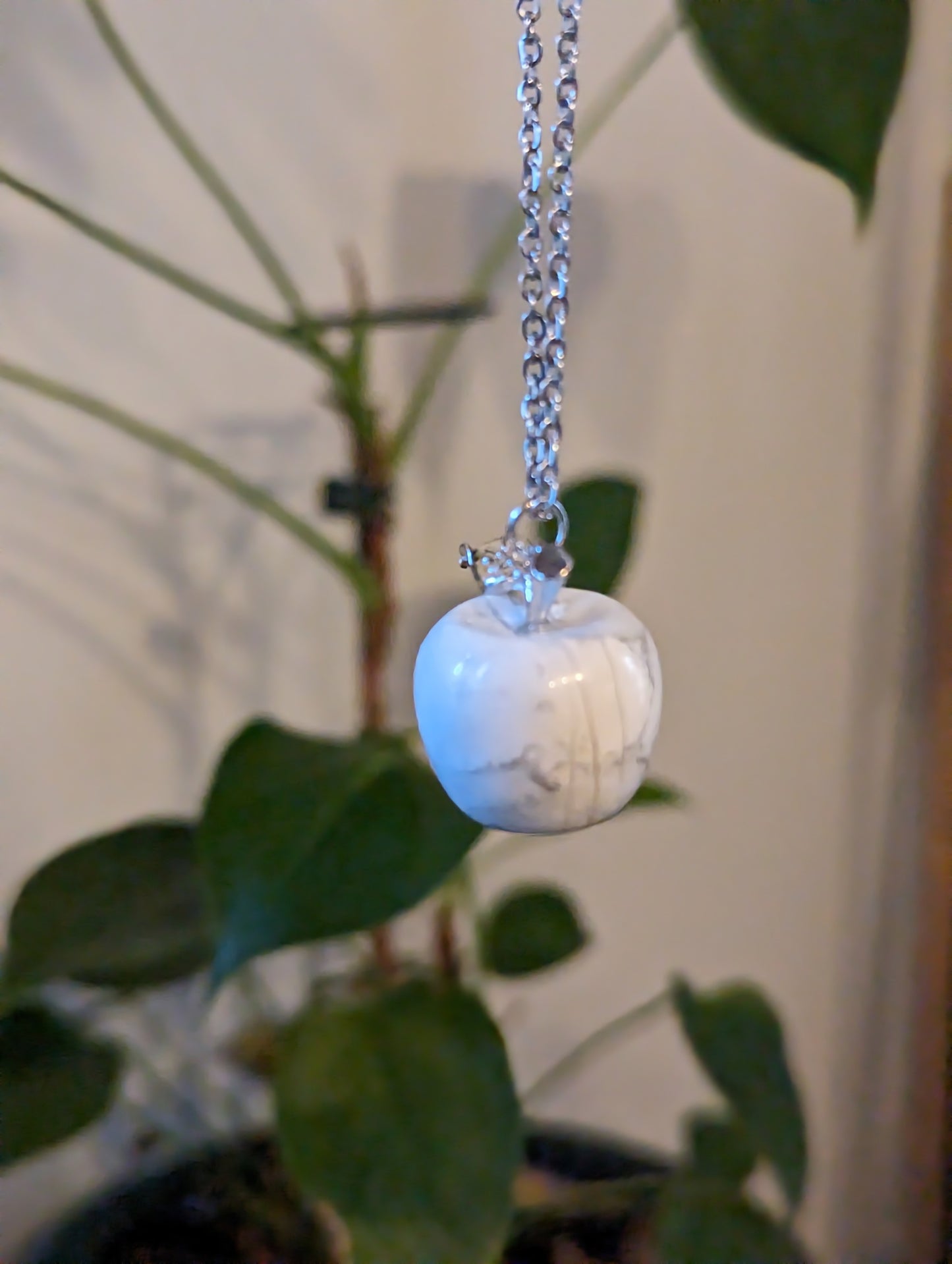 Apple Necklace (Howlite) - CALMING, AWARENESS, EXPRESSION