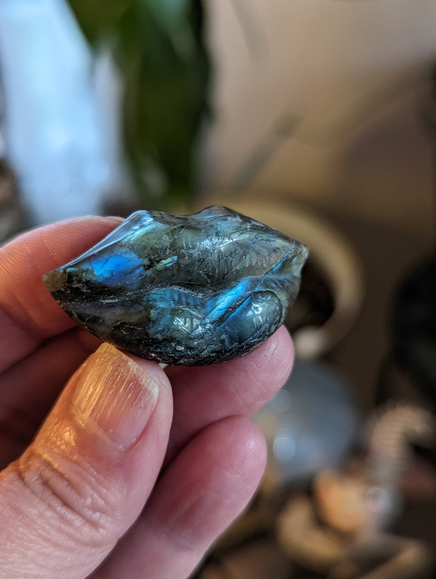 Labradorite Lips - STRENGTH, TRANFORMATION, INTUITION