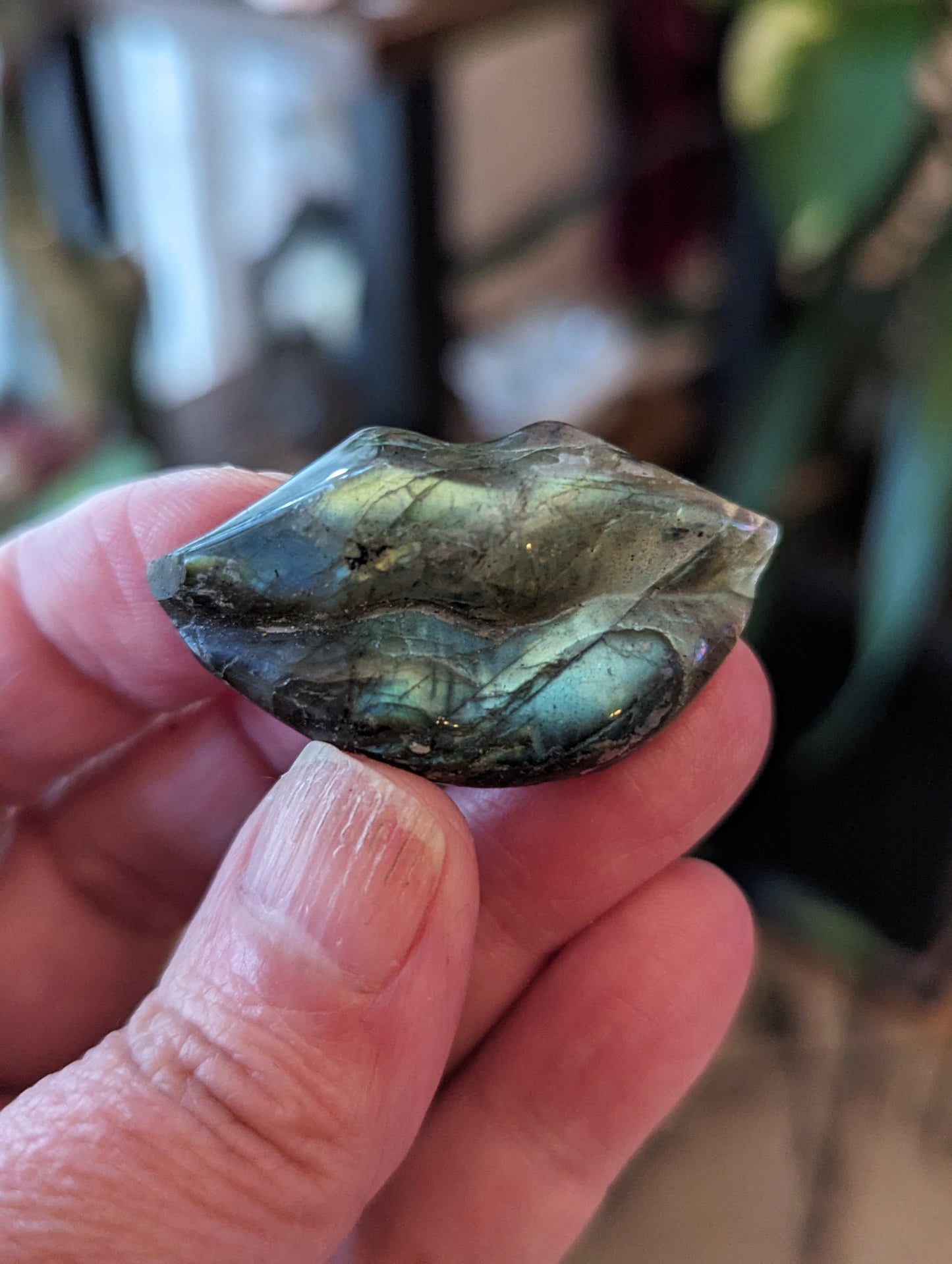 Labradorite Lips - STRENGTH, TRANFORMATION, INTUITION