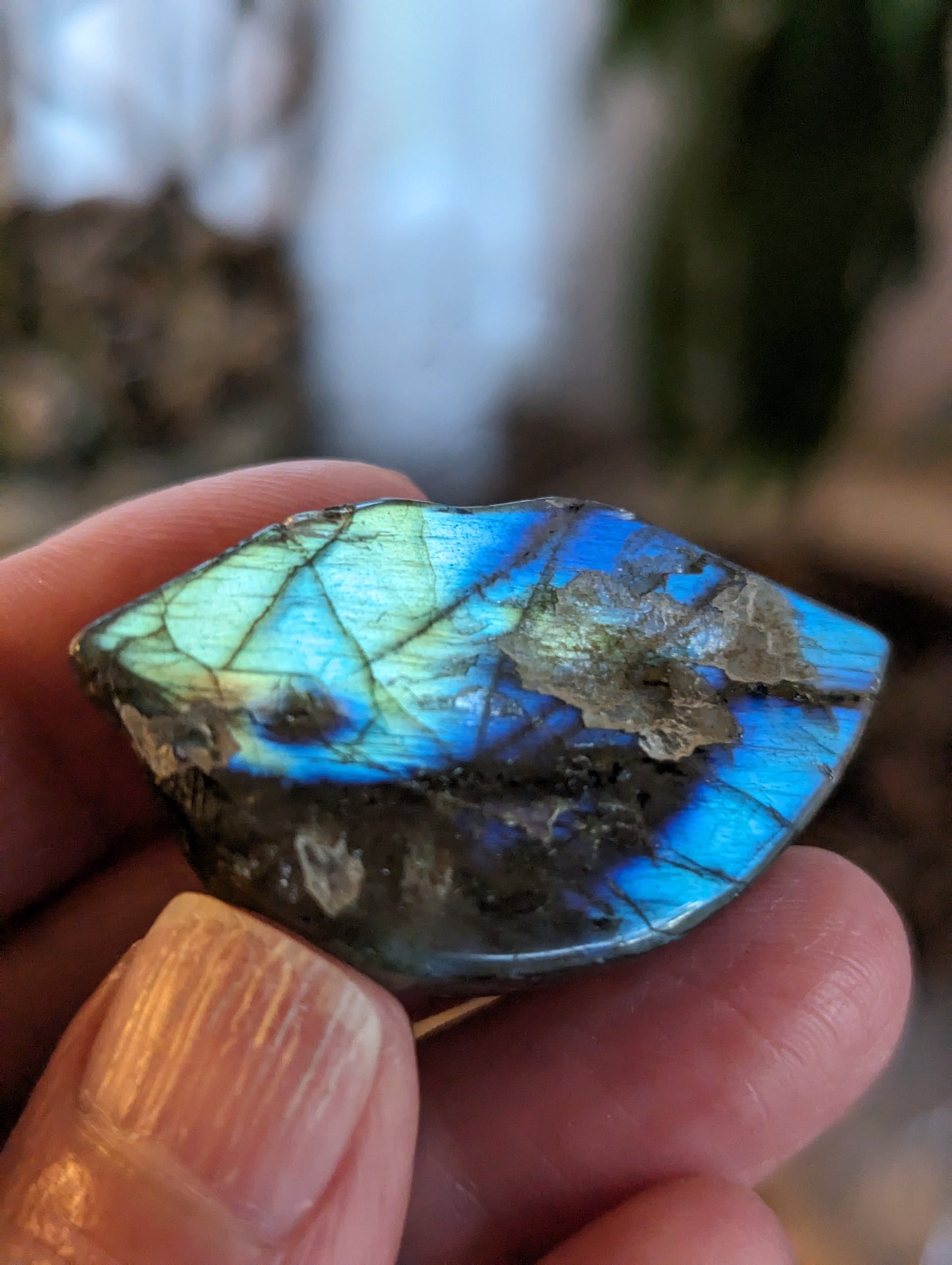 Labradorite Lips - STRENGTH, TRANFORMATION, INTUITION