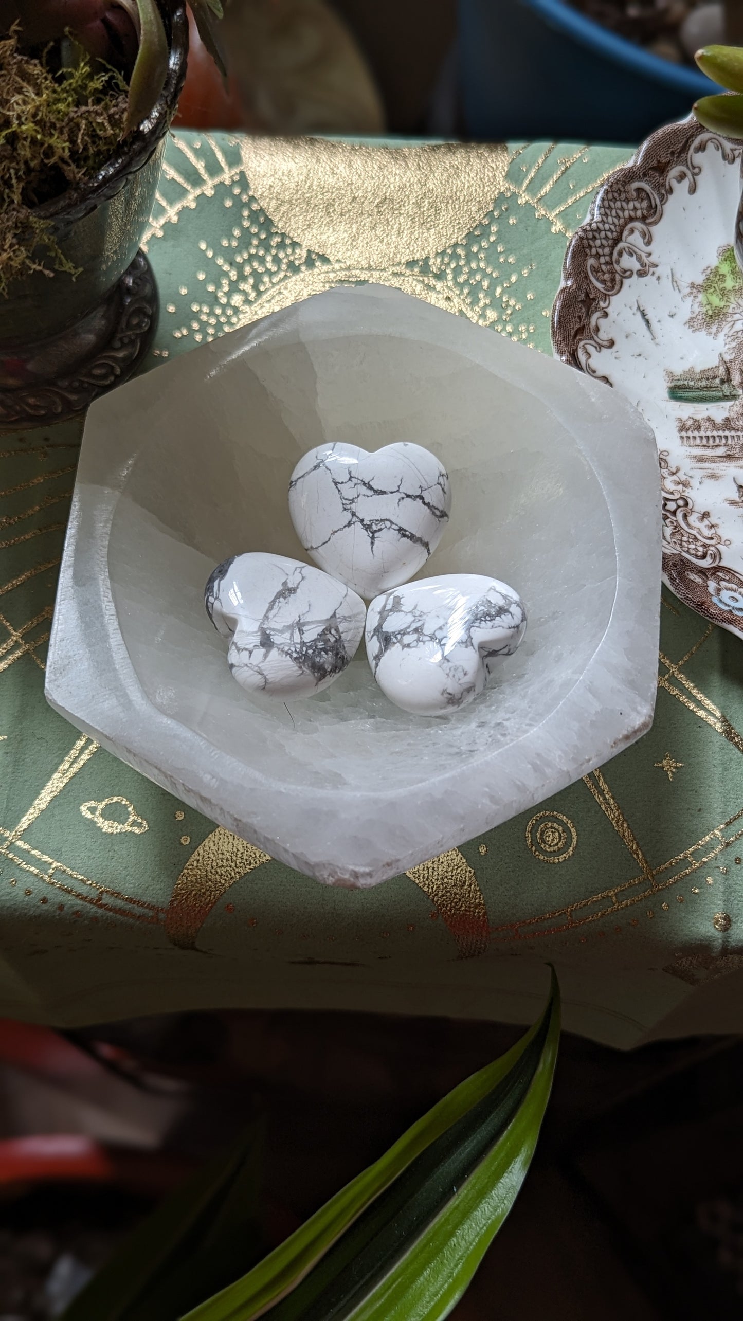 Howlite Heart - CALMING, AWARENESS, EXPRESSION