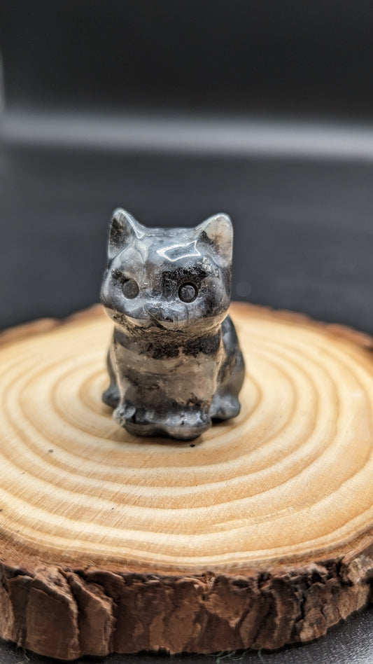 Sitting Cat (Larvikite) - HEAPING, GROUNDING, PROTECTION