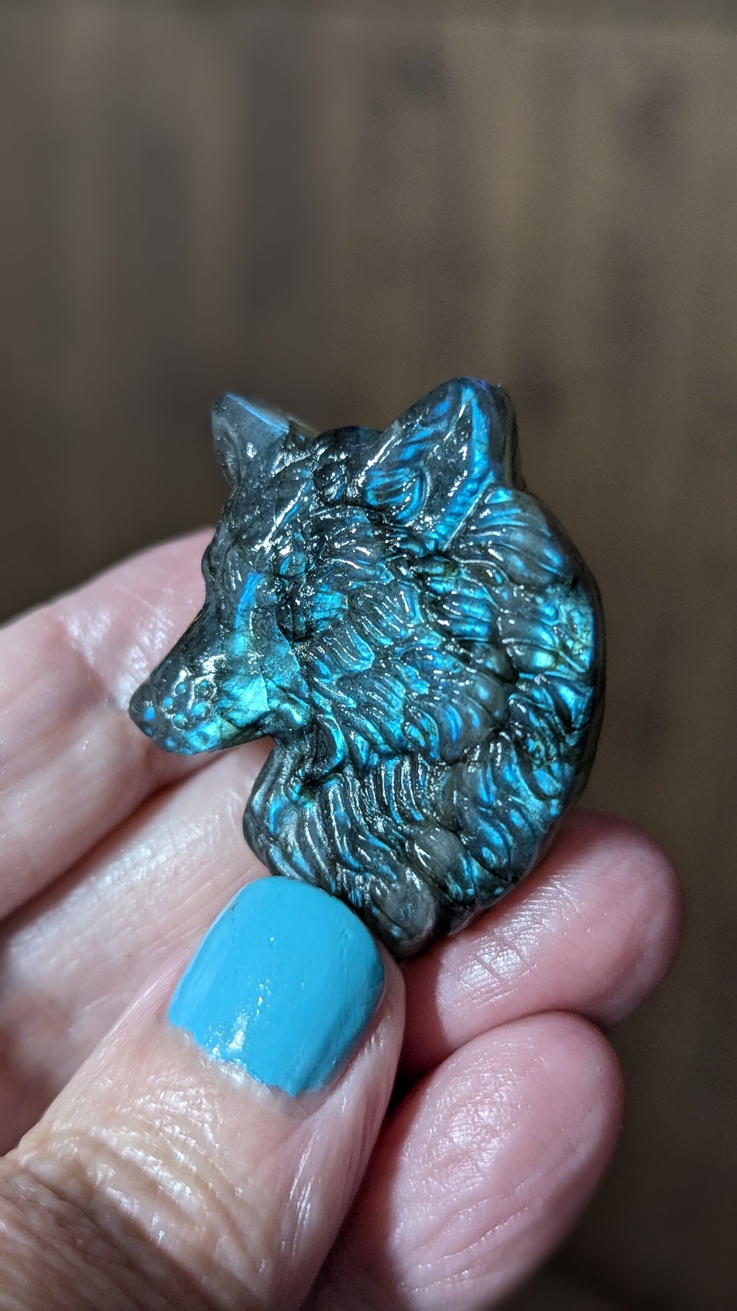 Labradorite Wolf - STRENGTH, TRANFORMATION, INTUITION