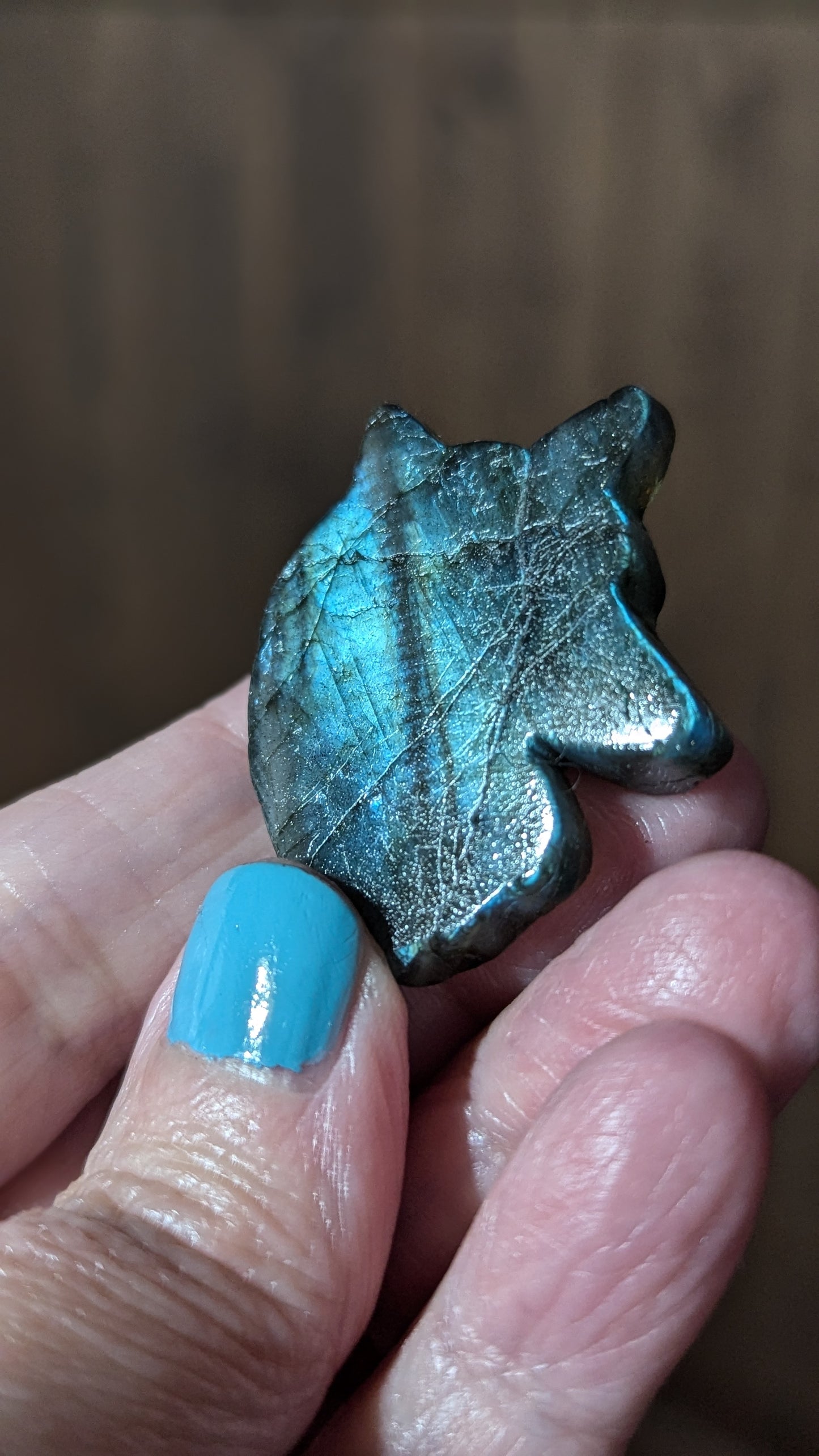 Labradorite Wolf - STRENGTH, TRANFORMATION, INTUITION