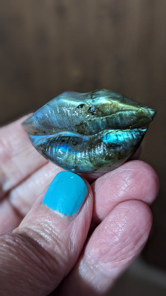 Labradorite Lips - STRENGTH, TRANFORMATION, INTUITION