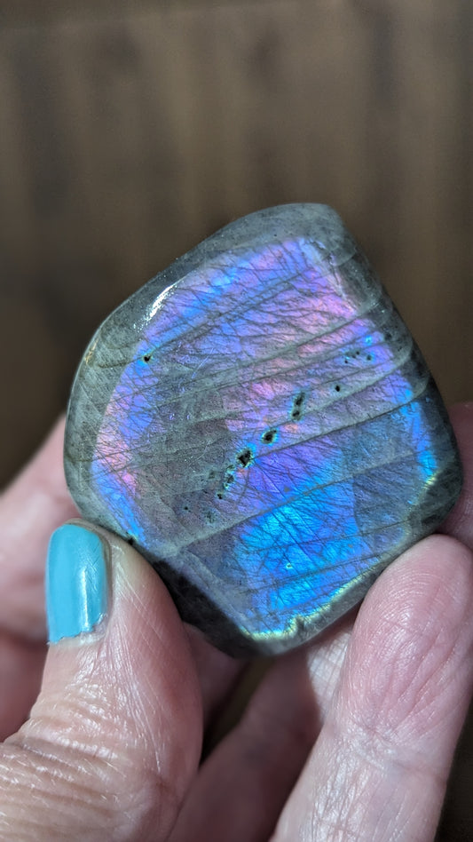 Labradorite Freeform (Madagascar)- STRENGTH, TRANSFORMATION, INTUITION