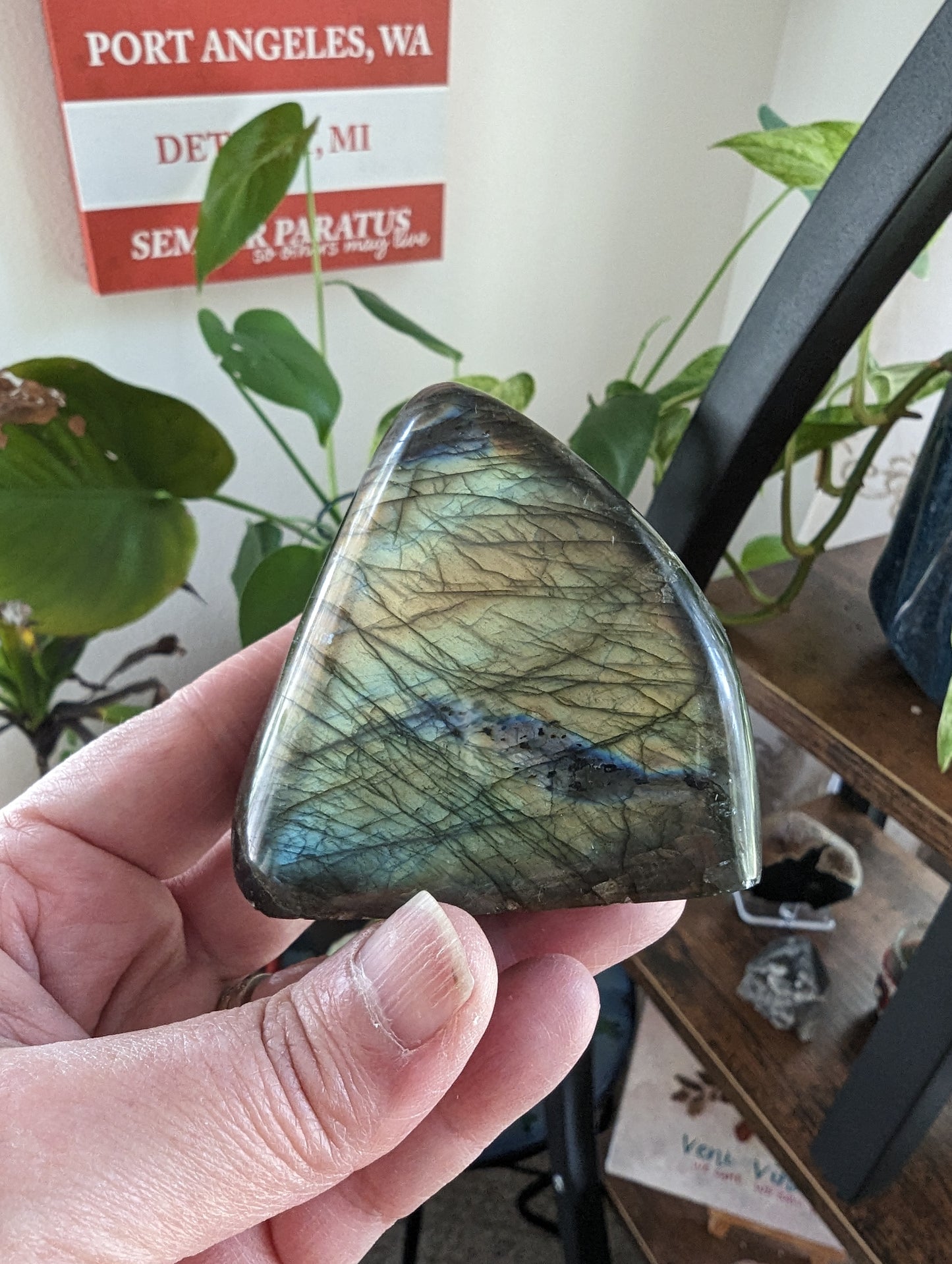 Labradorite Freeform (Madagascar)- STRENGTH, TRANFORMATION, INTUITION