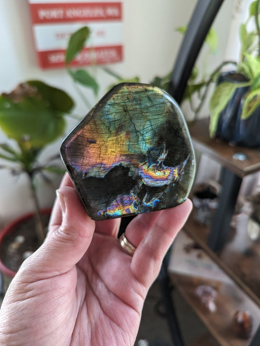 Labradorite Freeform (Madagascar)- STRENGTH, TRANSFORMATION, INTUITION