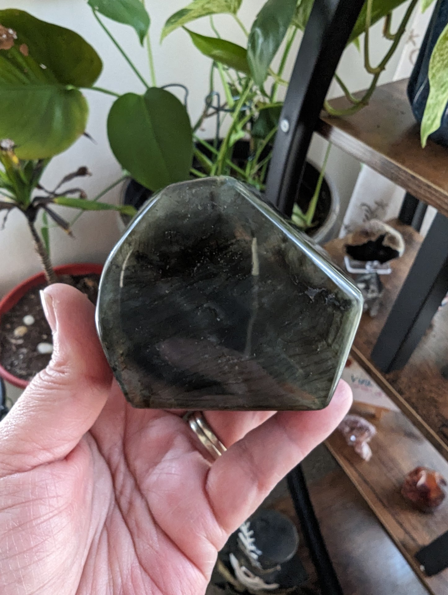 Labradorite Freeform (Madagascar)- STRENGTH, TRANSFORMATION, INTUITION