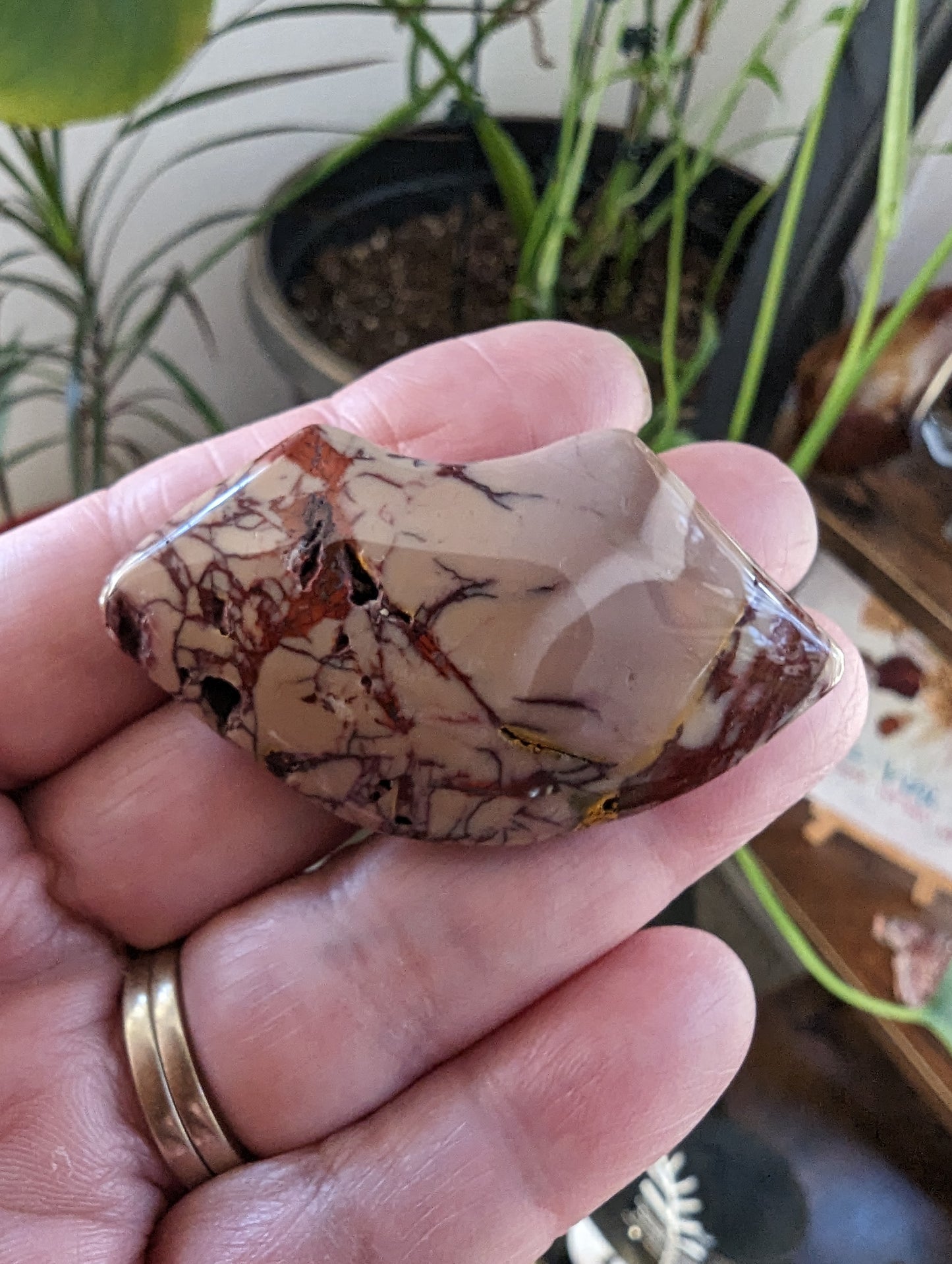 Lips (Mookaite) - AWARENESS, HEALING, INTUITION